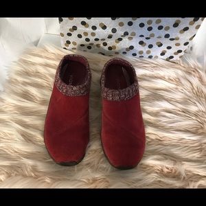 Vionic arbor clog in red suede. 8.5 Wide